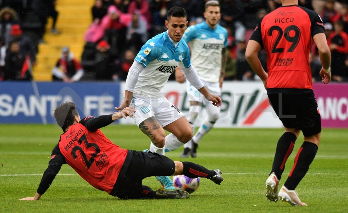 Colón recibe este viernes a Racing por la Liga Profesional de Fútbol.