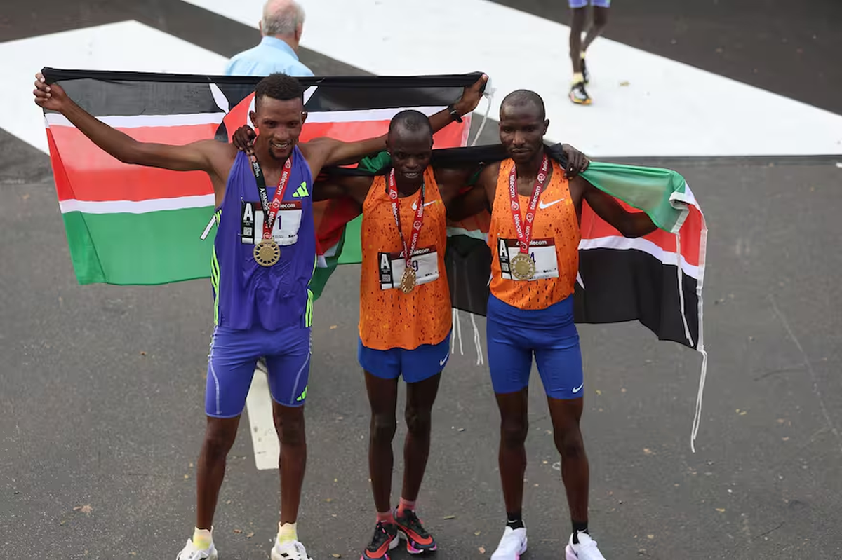Maratón de Buenos Aires: los tres kenianos que hicieron podio. Maratón de Buenos Aires: los tres kenianos que hicieron podio.