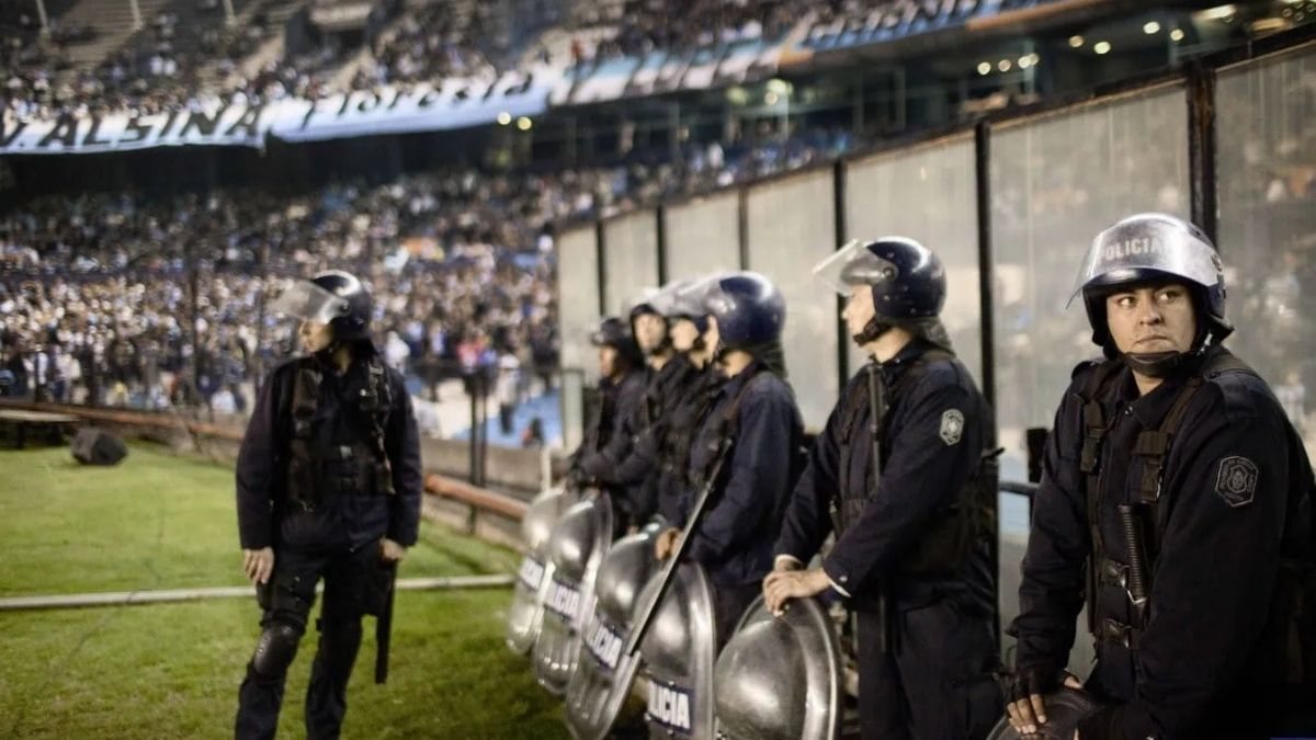 Fuerte operativo de seguridad para Racing vs Colo Colo que tendrá solo público local
