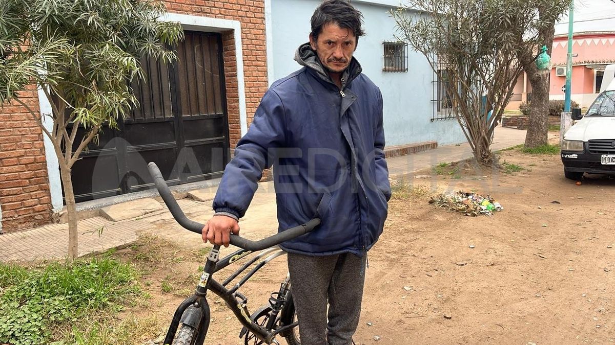 Se apareció un ángel en mi camino: le robaron la bicicleta y una seguidora de AIRE le regaló otra