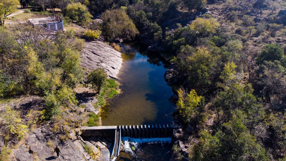 El arroyo Amboy organiza la vida turística del pueblo y marca el ritmo de las actividades según la estación. El arroyo Amboy organiza la vida turística del pueblo y marca el ritmo de las actividades según la estación.