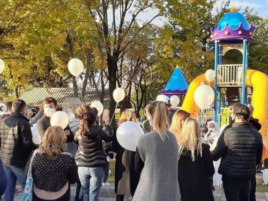 Pampita contó con la compañía de Roberto García Moritán, en cambio Vicuña estuvo solo. 