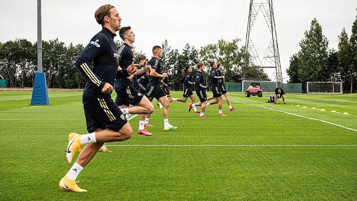 Los jugadores del Lees entrenan en Thorp Arch a la espera de que la dirigencia del club cierre la continuidad de Marcelo Bielsa.