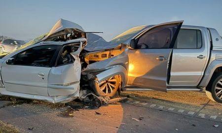 La policía científica recolectó pruebas en el lugar del siniestro para confirmar la velocidad de 180 km/h denunciada por los testigos presenciales. La policía científica recolectó pruebas en el lugar del siniestro para confirmar la velocidad de 180 km/h denunciada por los testigos presenciales.