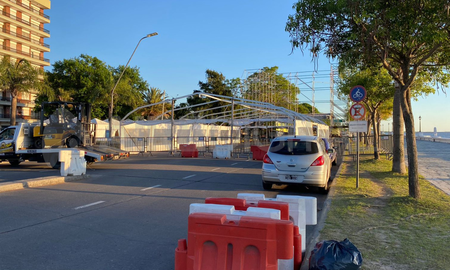 Está interrumpido el paso vehicular en la Costanera Oeste, entre el Puente Colgante y calle Luciano Molinas. Está interrumpido el paso vehicular en la Costanera Oeste, entre el Puente Colgante y calle Luciano Molinas.