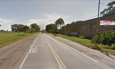El hecho ocurrió este martes alrededor de las 20 en la intersección de la Ruta Nacional 11 y calle América de la ciudad de Sauce Viejo. El hecho ocurrió este martes alrededor de las 20 en la intersección de la Ruta Nacional 11 y calle América de la ciudad de Sauce Viejo.