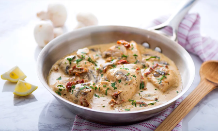 Una forma distinta de un clásico: pechugas de pollo a la crema Una forma distinta de un clásico: pechugas de pollo a la crema