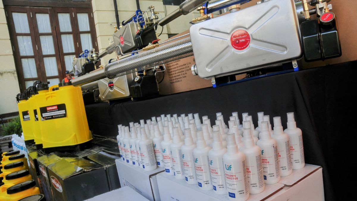 Ciancio también destacó que a partir de 2024 se quintuplicó la producción pública de repelente en el LIF. Ciancio también destacó que a partir de 2024 se quintuplicó la producción pública de repelente en el LIF.