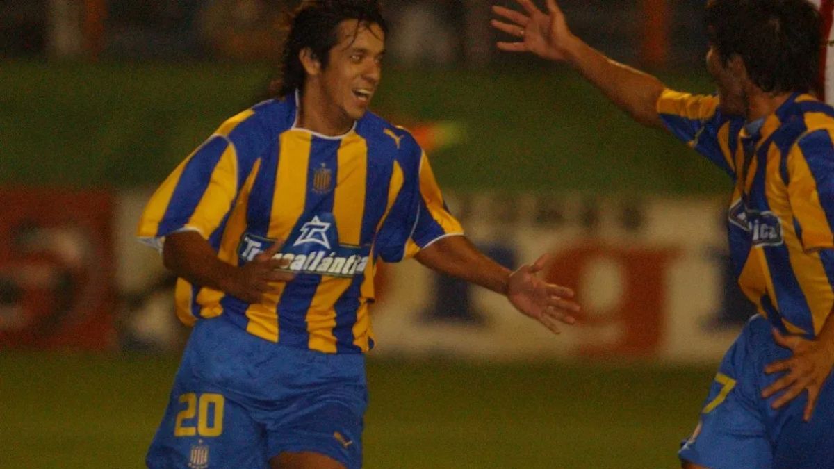 Jugó en Rosario Central, Talleres e Independiente de Avellaneda. Su deceso se produjo por una afección pulmonar.