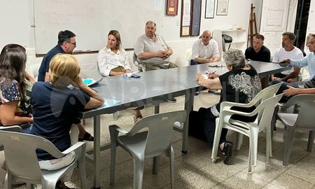 Desde la vecinal Candioti Sur y Norte se reunieron con autoridades de seguridad del Municipio. Además, la red de vecinales tuvo extensas horas de debate este jueves en su junta. Desde la vecinal Candioti Sur y Norte se reunieron con autoridades de seguridad del Municipio. Además, la red de vecinales tuvo extensas horas de debate este jueves en su junta.