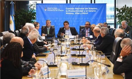 salario minimo: el gobierno fijo una suba de 25% salario minimo: el gobierno fijo una suba de 25%