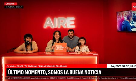 La gran comunidad de AIRE se sentó a la mesa de conductores y posó frente a las cámaras para vivir la experiencia del multimedios.