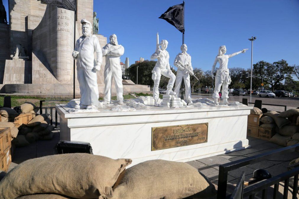 Homenaje a los 5 caídos de la serie