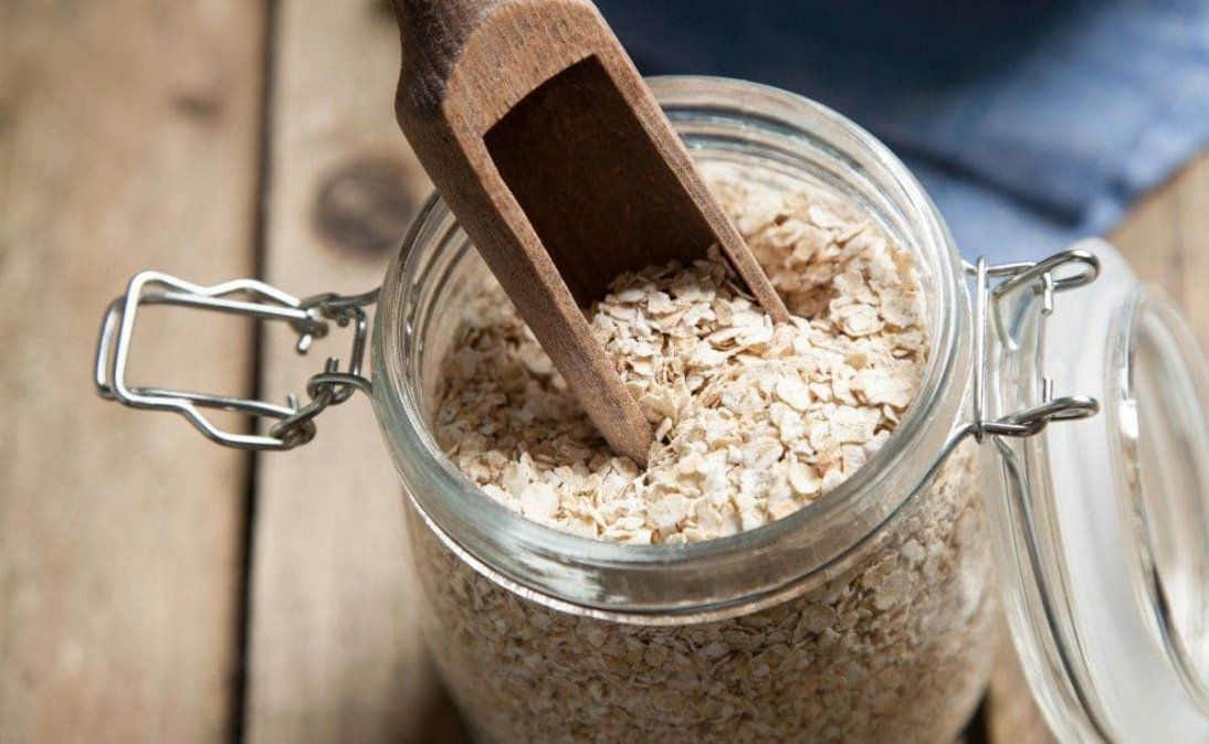 La avena alberga fibra soluble entre su composición.