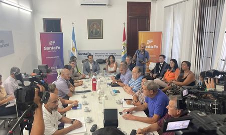 Este martes los gremios docentes tendrán un nuevo encuentro con el gobierno en el marco de la paritaria. Este martes los gremios docentes tendrán un nuevo encuentro con el gobierno en el marco de la paritaria.