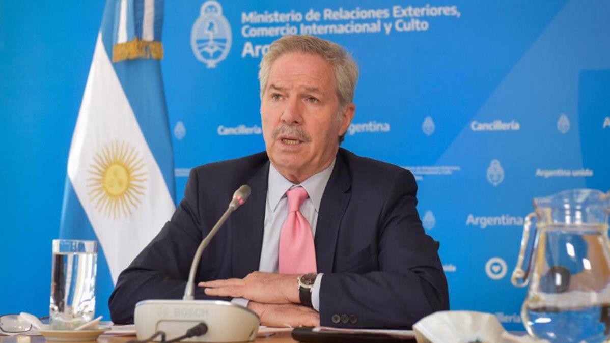 Cancillería monitorea la situación de cuatro argentinos que se encontraban en Kabul.