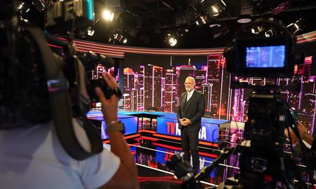 Jorge Rial arrancó el nuevo ciclo por la pantalla de América TV el 5 de abril. Jorge Rial arrancó el nuevo ciclo por la pantalla de América TV el 5 de abril.