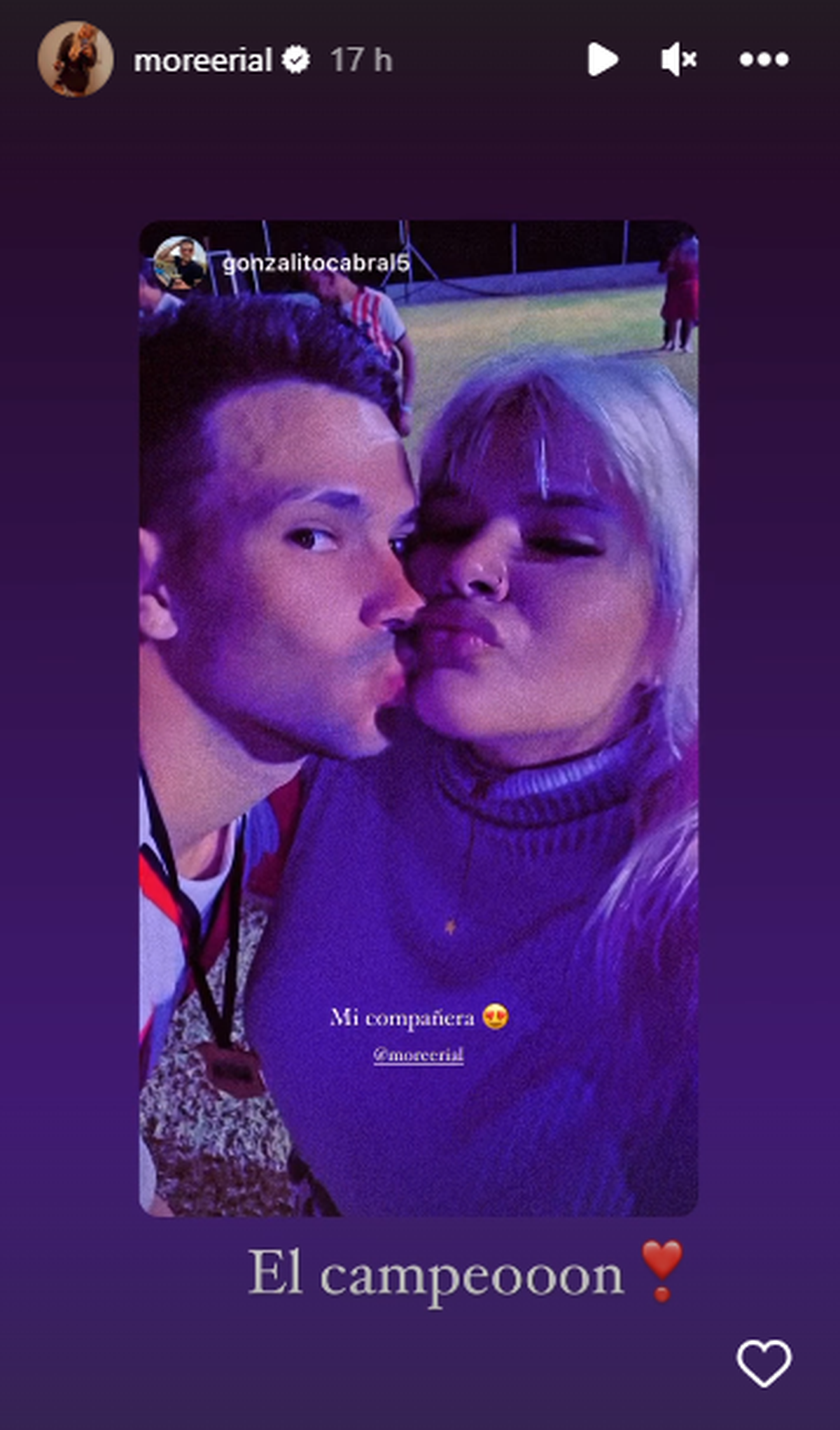 More Rial blanqueó a su nuevo novio a los besos.