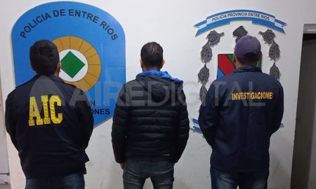 El presunto autor era buscado desde marzo de este año, cuando un grupo de cinco hombres irrumpió en una comercio y se llevaron cuatro millones de pesos. En el escape, chocaron con un patrullero y producto del siniestro tres de los cinco se fugaron. El presunto autor era buscado desde marzo de este año, cuando un grupo de cinco hombres irrumpió en una comercio y se llevaron cuatro millones de pesos. En el escape, chocaron con un patrullero y producto del siniestro tres de los cinco se fugaron.