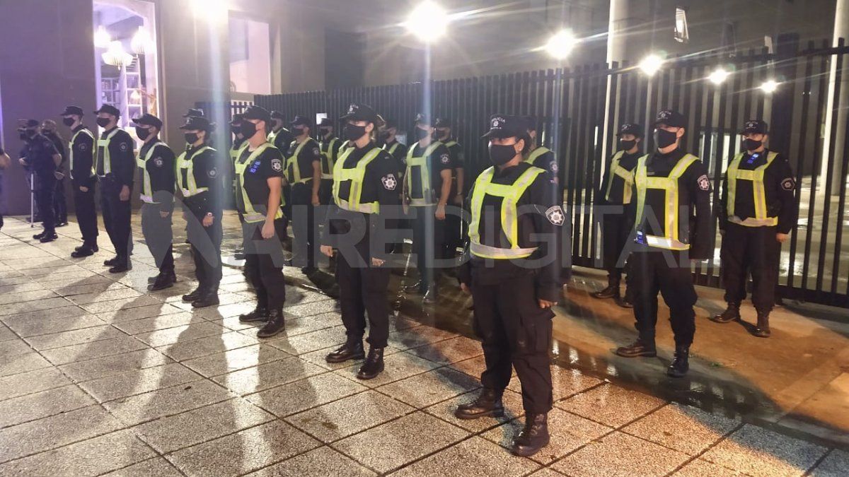 La Policía de Santa Fe prepara un operativo similar al del ultimo clásico santafesino pero reforzado con todas las fuerzas de seguridad y con agentes de otras localidades.&nbsp;