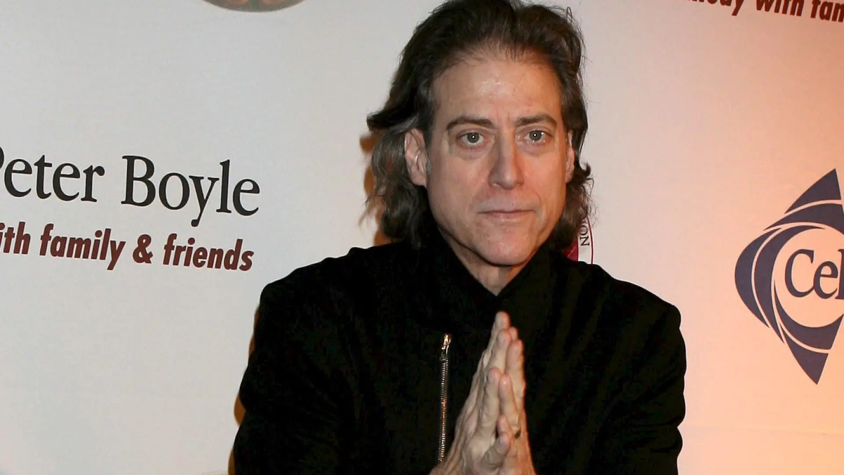 Richard Philip Lewis fue un actor y comediante estadounidense. Richard Philip Lewis fue un actor y comediante estadounidense.