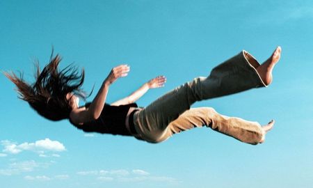 Los sueños de caída son comunes, peor pueden generar miedo y desesperación. Los sueños de caída son comunes, peor pueden generar miedo y desesperación.