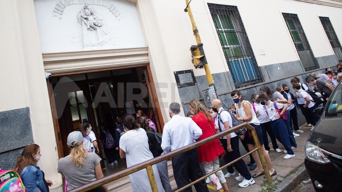 Para mejorar la seguridad vial en las zonas de escuelas