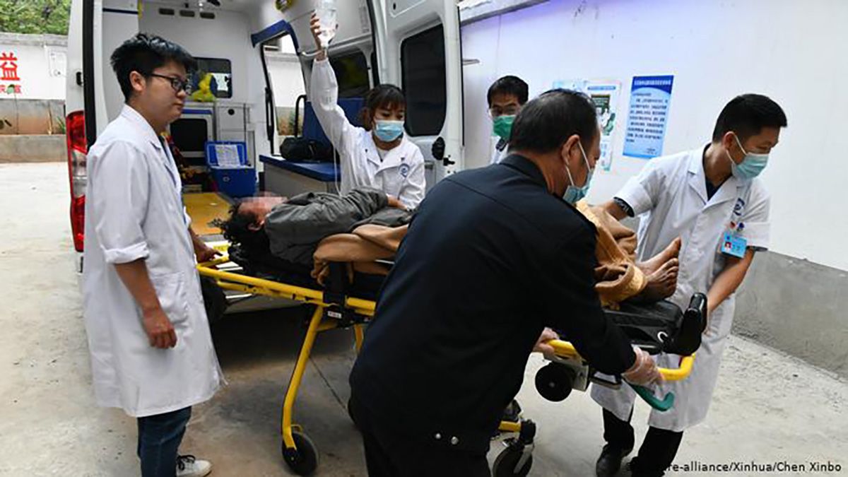 Un fuerte sismo en China dej&oacute; decenas de heridos este martes.