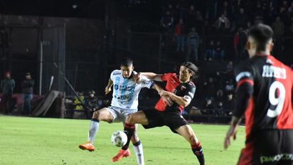 Con un golazo de Lago, Colón le ganó a Atlético Rafaela y sigue en lo más alto de la Primera Nacional