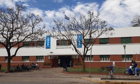 El joven fue trasladado al hospital Alberdi, el más próximo al lugar del hecho. El joven fue trasladado al hospital Alberdi, el más próximo al lugar del hecho.