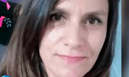 Fuentes policiales informaron que un familiar de la maestra, oriunda de Córdoba, encontró el cuerpo de la mujer, ya que no respondía a los llamados, tras lo cual avisó al 911. Fuentes policiales informaron que un familiar de la maestra, oriunda de Córdoba, encontró el cuerpo de la mujer, ya que no respondía a los llamados, tras lo cual avisó al 911.