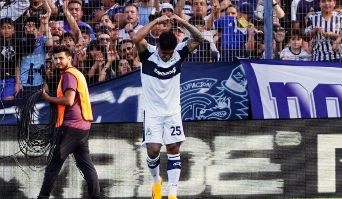 Cristian Tarragona fue confirmado por el Gallego Insúa como refuerzo de San Lorenzo.