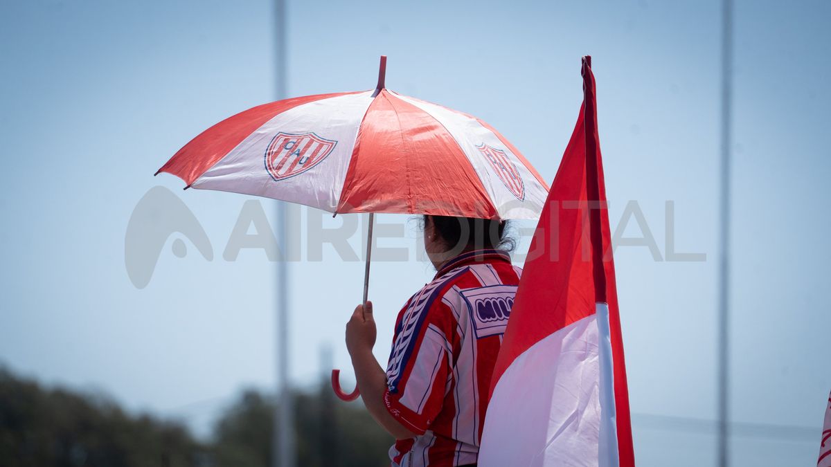 Los hinchas de Unión vivieron una fiesta con el banderazo en la previa del clásico ante Colón.