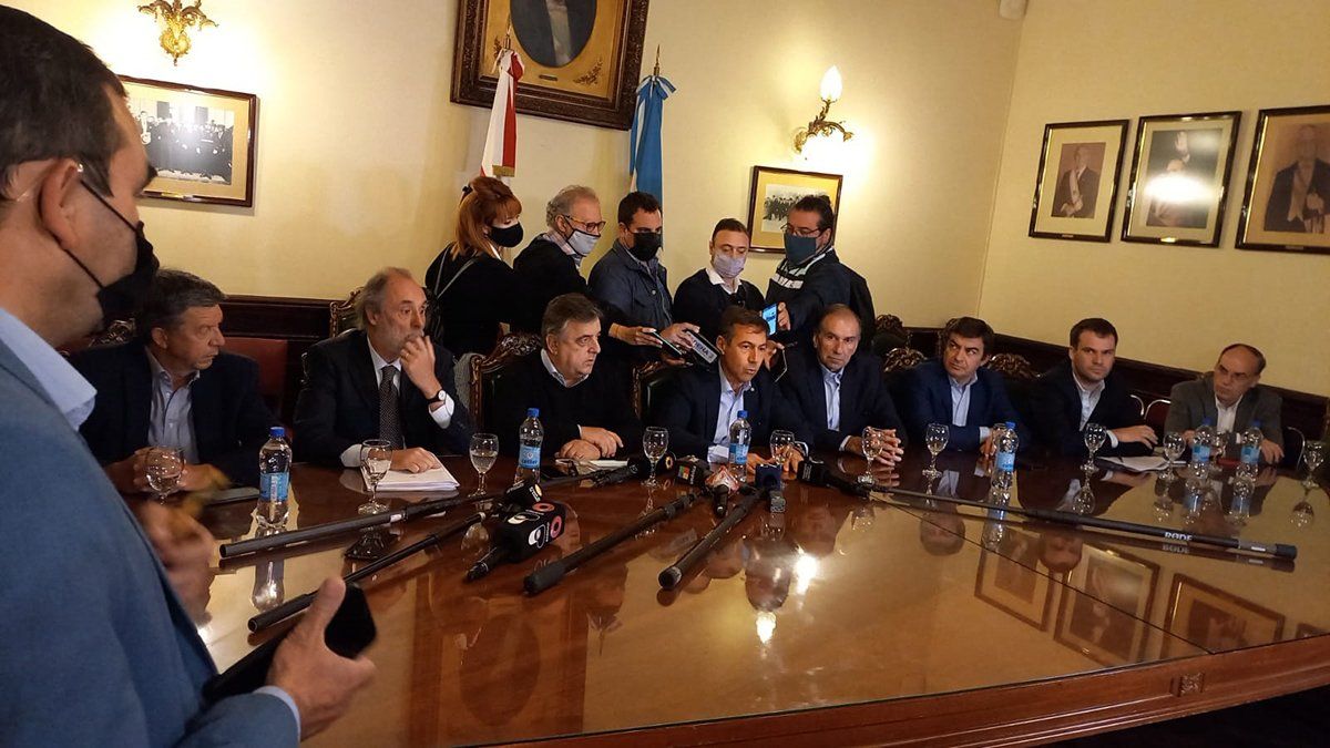 Juntos por el Cambio calificó de "nula" la sesión tras denunciar que el quórum se consiguió 40 minutos después del horario de convocatoria a la sesión.