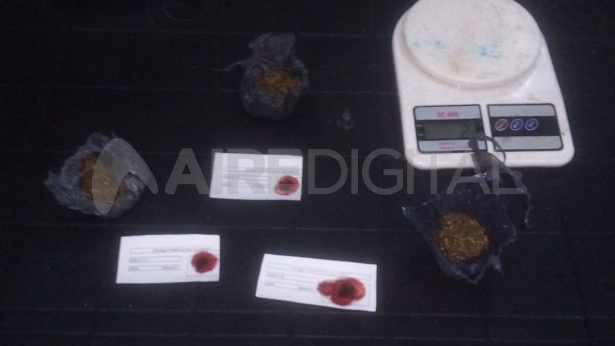 Ciudad de Santa Fe: encontraron tres envoltorios de marihuana ocultos en un paquete de galletitas que una mujer le llevó a un preso