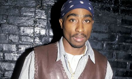 Tupac Shakur fue atacado a tiros el 7 de septiembre de 1996 mientras viajaba en un BMW junto a Suge Knight por las calles de Las Vegas. Tupac Shakur fue atacado a tiros el 7 de septiembre de 1996 mientras viajaba en un BMW junto a Suge Knight por las calles de Las Vegas.