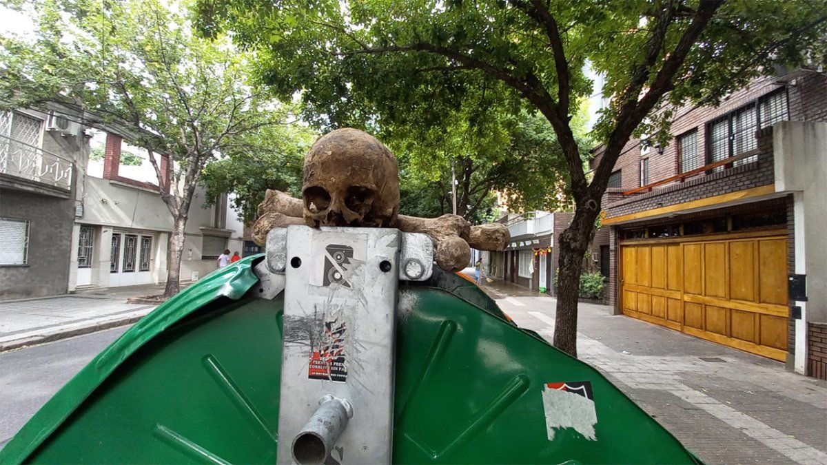 La Agencia de Investigación Criminal y efectivos de la polícia de Rosario asistieron en el lugar.&nbsp;