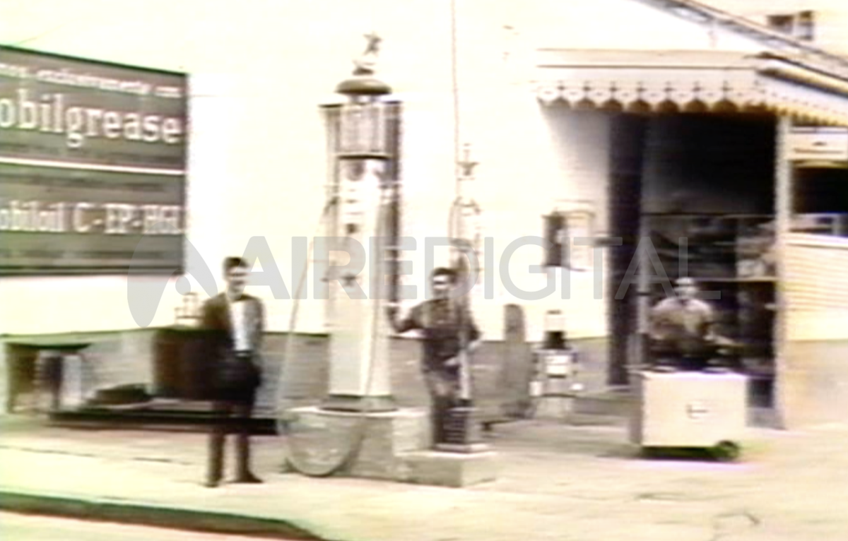 Así eran los surtidores de combustible que había en Santa Fe entre 1920 y 1930. Así eran los surtidores de combustible que había en Santa Fe entre 1920 y 1930.