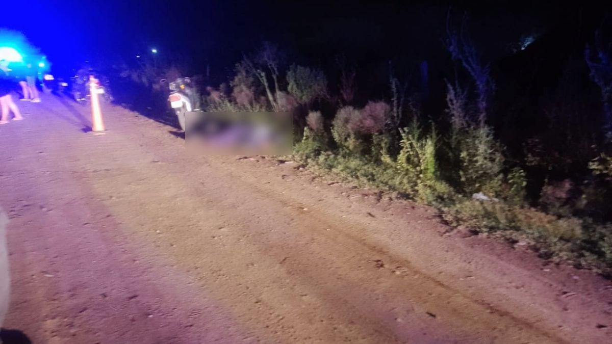 La víctima fue hallada sin vida sobre el terraplén de calle Crespo