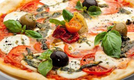 Pizza Margarita, by Maru Botana. Pizza Margarita, by Maru Botana.