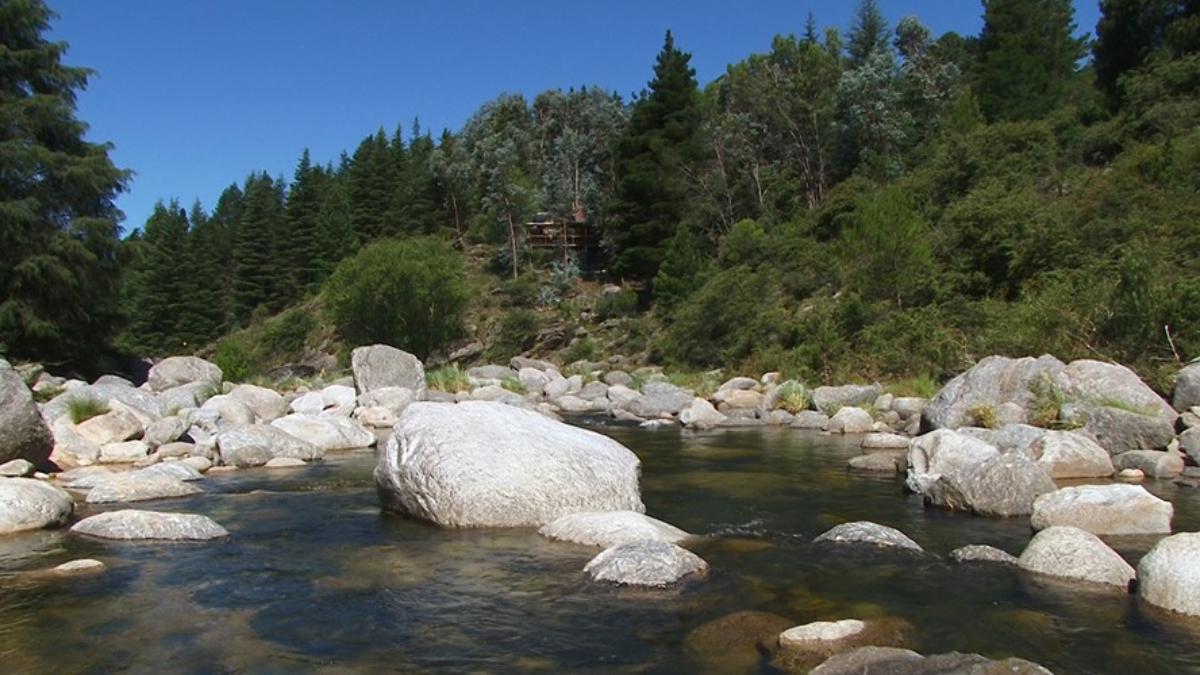 Escapada a una pequeña aldea de Córdoba escondida en el cerro Champaquí con paisajes europeos.