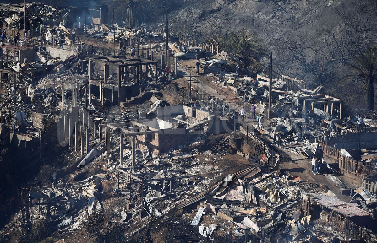 Incendios arrasan viviendas en la turística ciudad de Viña del Mar