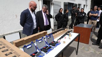 La provincia compró pistolas y escopetas para la Policía de Santa Fe