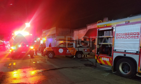 El incendio del bazar produjo grandes daños y pérdidas materiales. El incendio del bazar produjo grandes daños y pérdidas materiales.