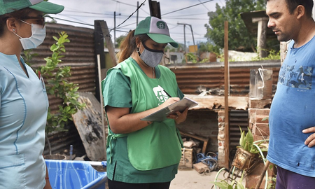 Casa por casa contra el dengue: comenzó el descacharrado en barrio San Pantaleón Casa por casa contra el dengue: comenzó el descacharrado en barrio San Pantaleón