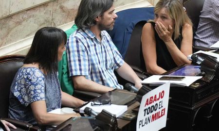 Myriam Bregman junto a Nicolás del Caño en el recinto de Diputados. Myriam Bregman junto a Nicolás del Caño en el recinto de Diputados.