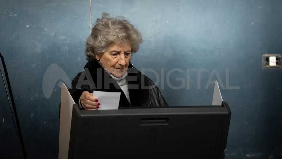La boleta única electrónica generó demoras y largas filas durante la jornada electoral en la ciudad de Buenos Aires. Maiquel Torcatt / Aire Digital La boleta única electrónica generó demoras y largas filas durante la jornada electoral en la ciudad de Buenos Aires. Maiquel Torcatt / Aire Digital
