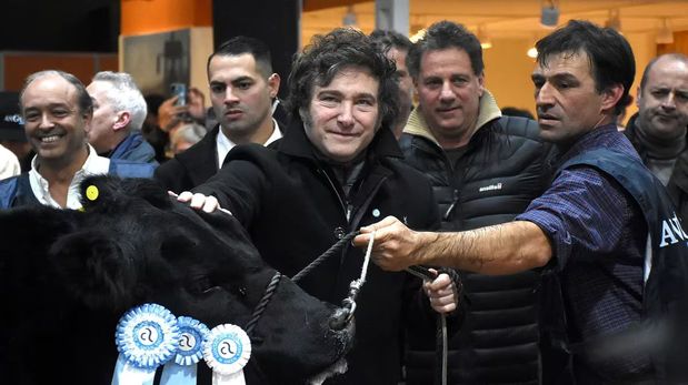 Javier Milei inaugura por primera vez la tradicional feria de Palermo que reúne a los sectores más acaudalados del campo.