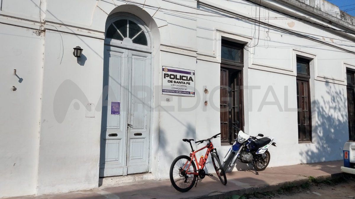 El periodista Ezequiel Zárate de AIRE iba a ser recibido por el Comisario de la Seccional N° 14 pero la reunión no se concretó.