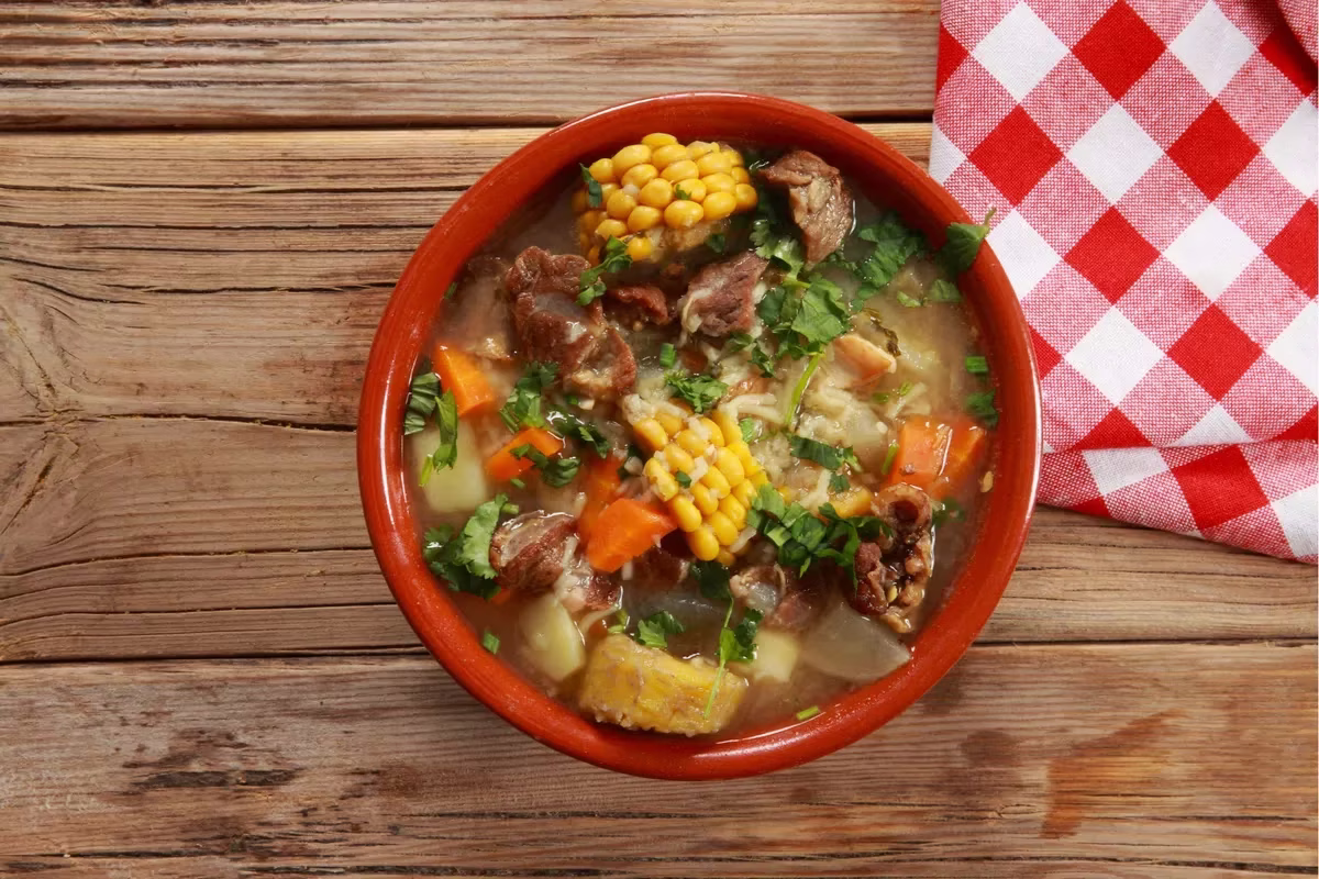 En el repechaje de MasterChef, Antonio preparó un Huaschalocro o locro de choclo.